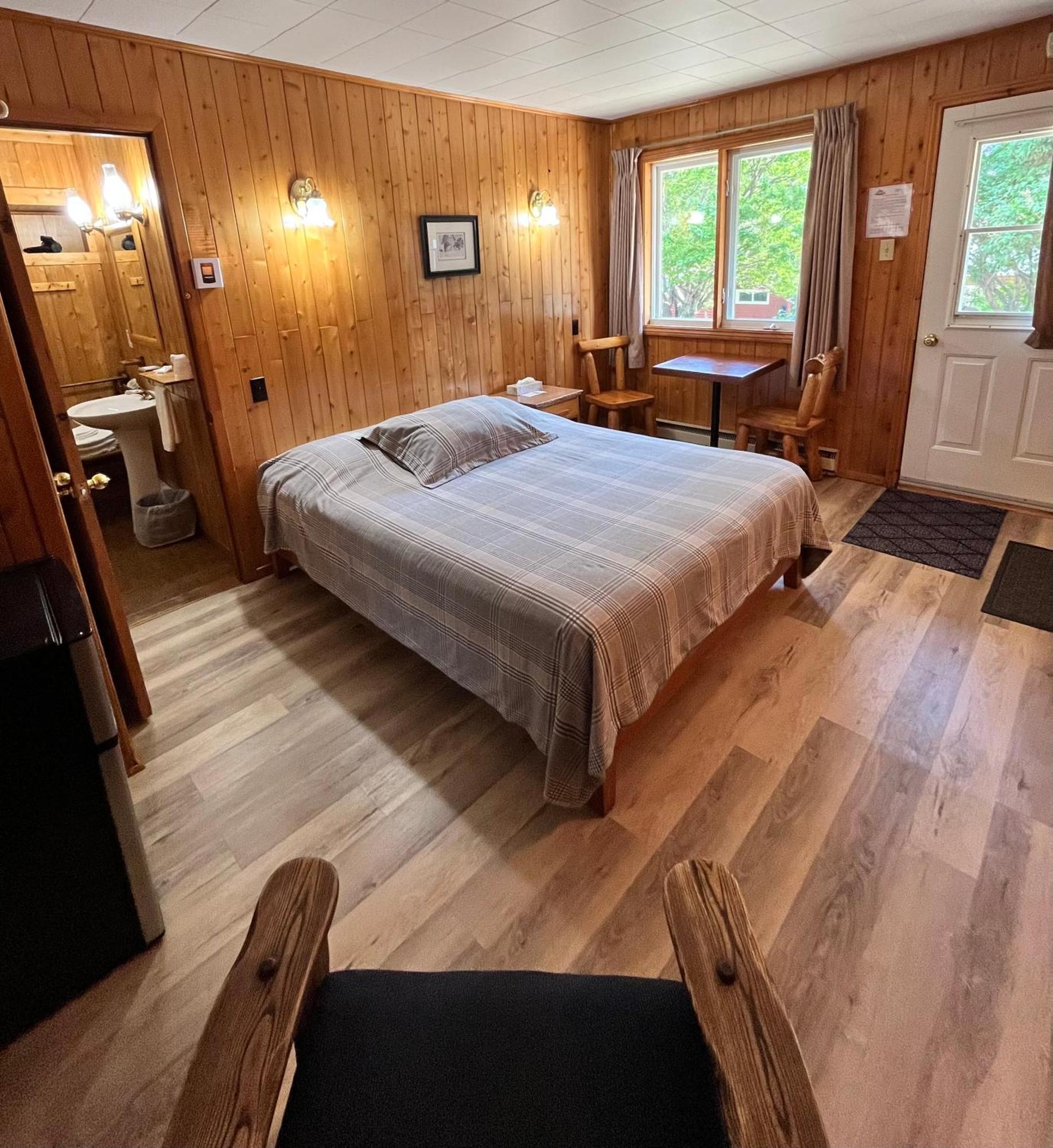 Saint-Michel Kan-A-Mouche Pourvoirie Auberge Et Chalets מראה חיצוני תמונה