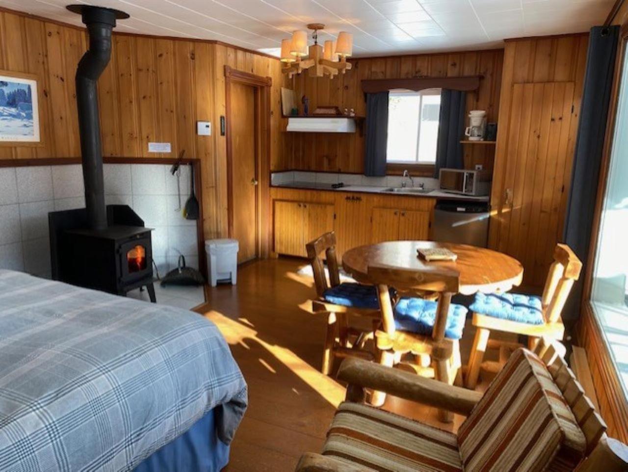 Saint-Michel Kan-A-Mouche Pourvoirie Auberge Et Chalets מראה חיצוני תמונה