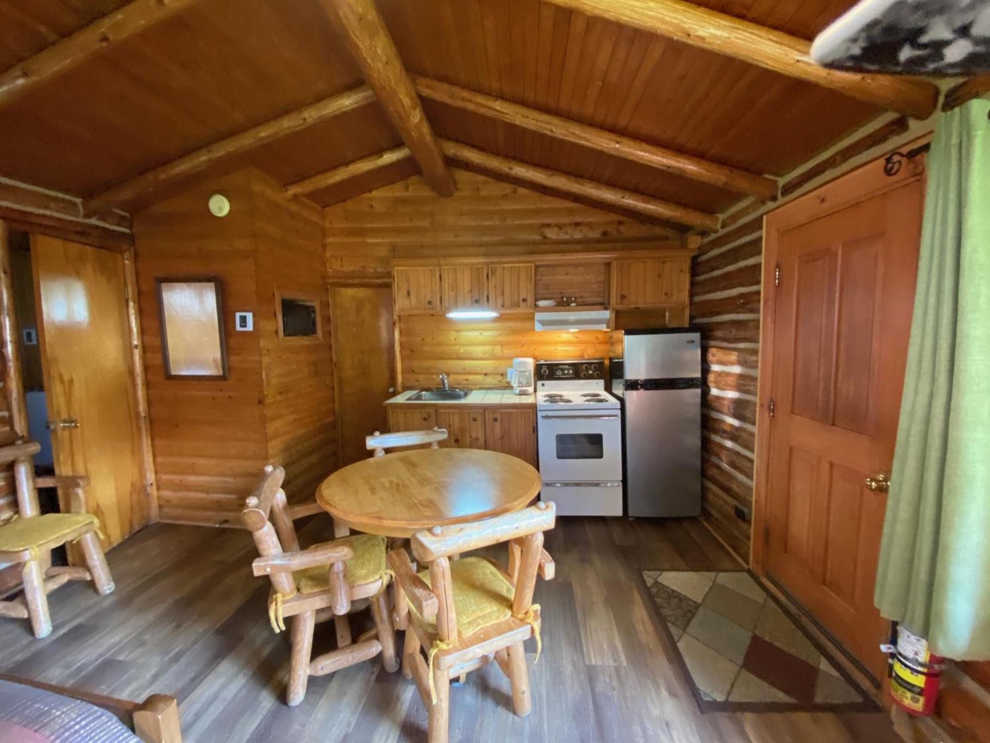 Saint-Michel Kan-A-Mouche Pourvoirie Auberge Et Chalets חדר תמונה