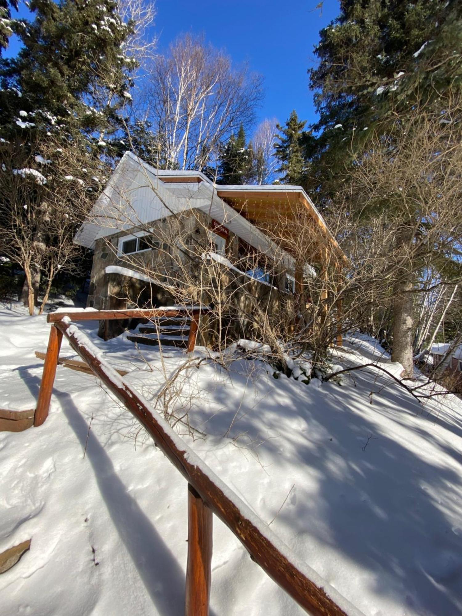 Saint-Michel Kan-A-Mouche Pourvoirie Auberge Et Chalets מראה חיצוני תמונה