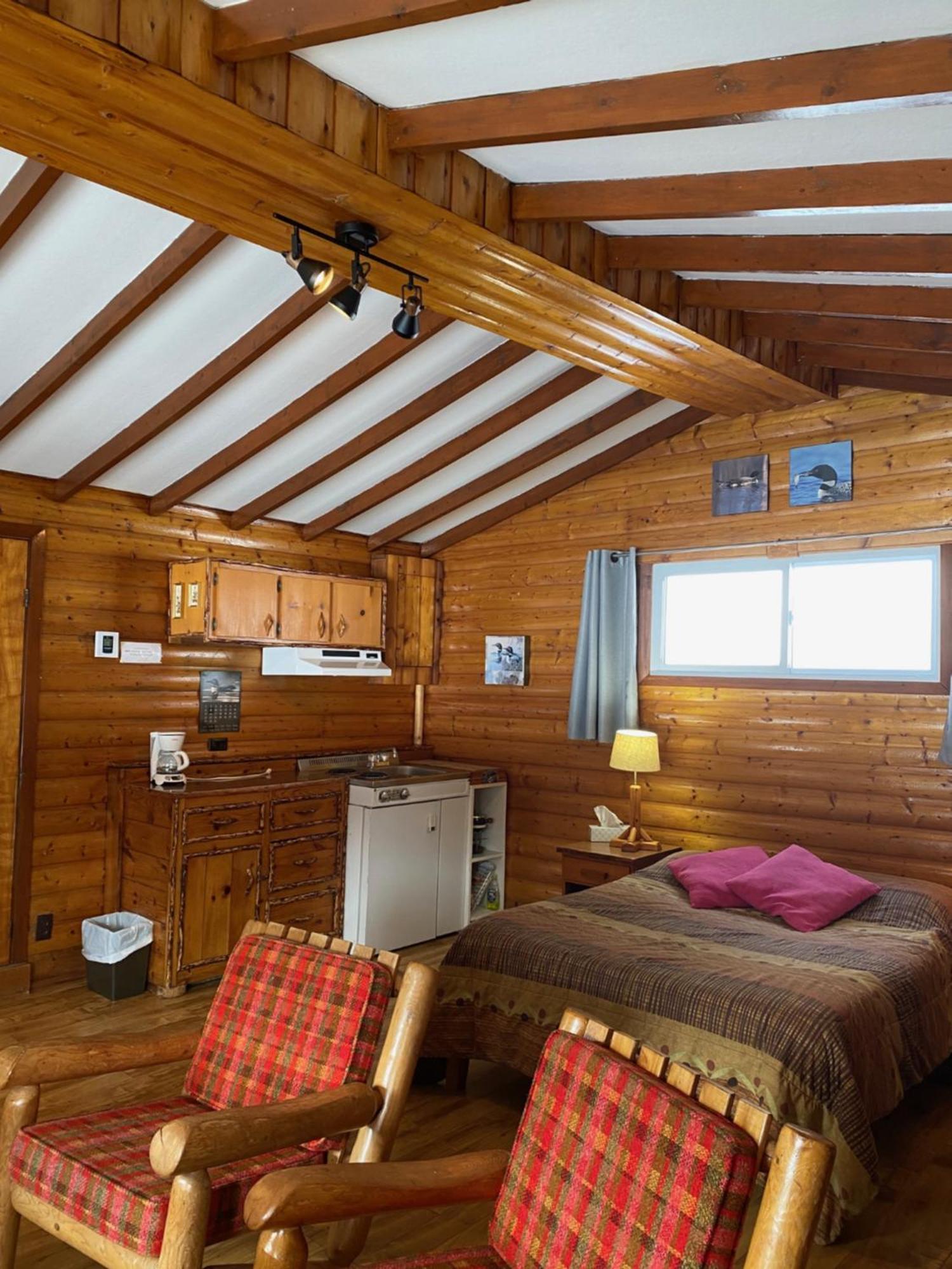 Saint-Michel Kan-A-Mouche Pourvoirie Auberge Et Chalets חדר תמונה