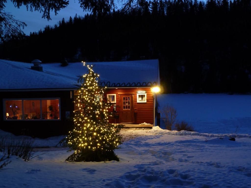 Saint-Michel Kan-A-Mouche Pourvoirie Auberge Et Chalets מראה חיצוני תמונה