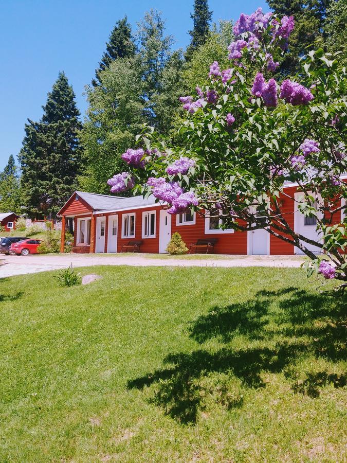 Saint-Michel Kan-A-Mouche Pourvoirie Auberge Et Chalets מראה חיצוני תמונה