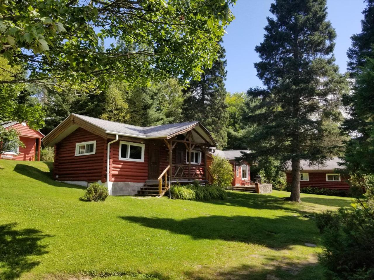 Saint-Michel Kan-A-Mouche Pourvoirie Auberge Et Chalets מראה חיצוני תמונה