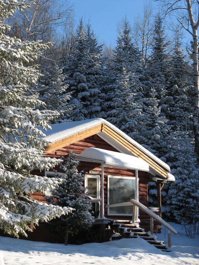 Saint-Michel Kan-A-Mouche Pourvoirie Auberge Et Chalets מראה חיצוני תמונה