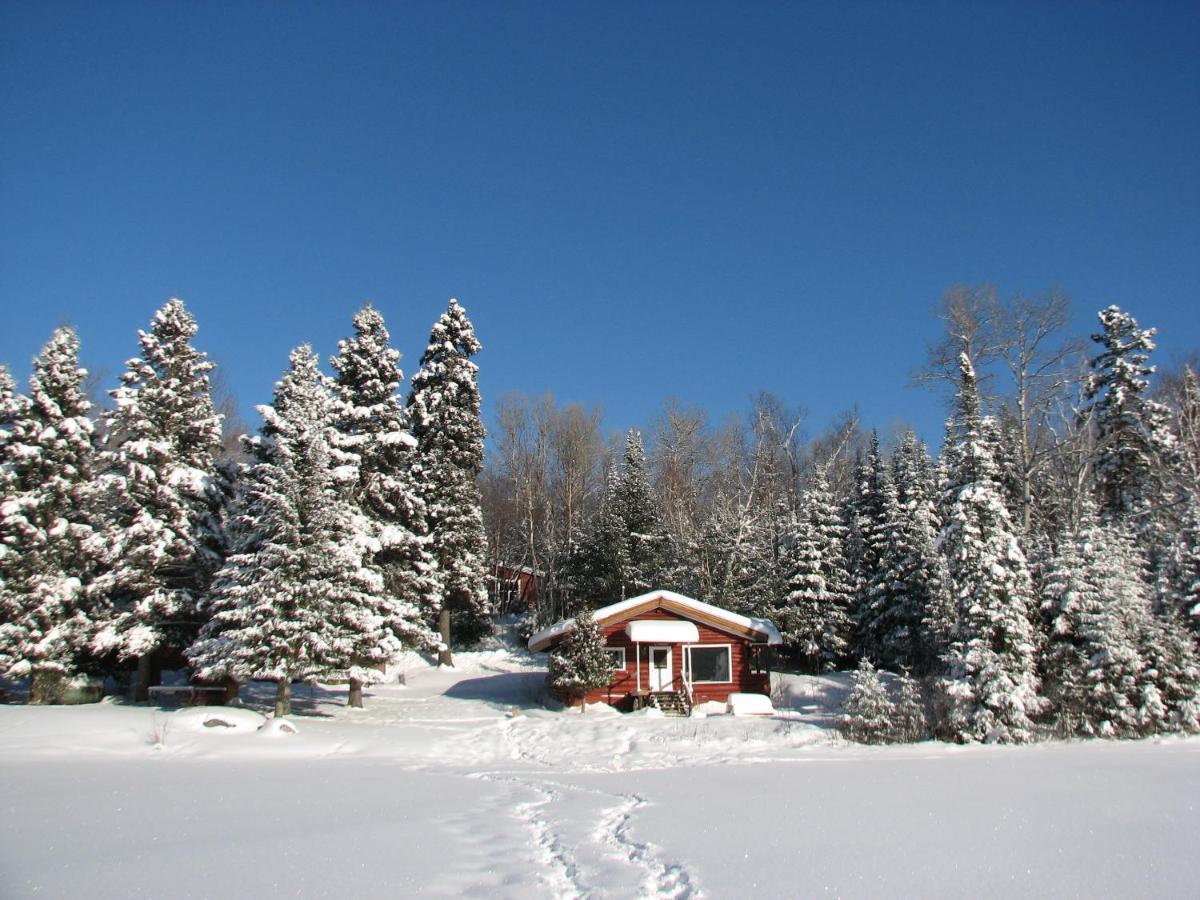 Saint-Michel Kan-A-Mouche Pourvoirie Auberge Et Chalets מראה חיצוני תמונה