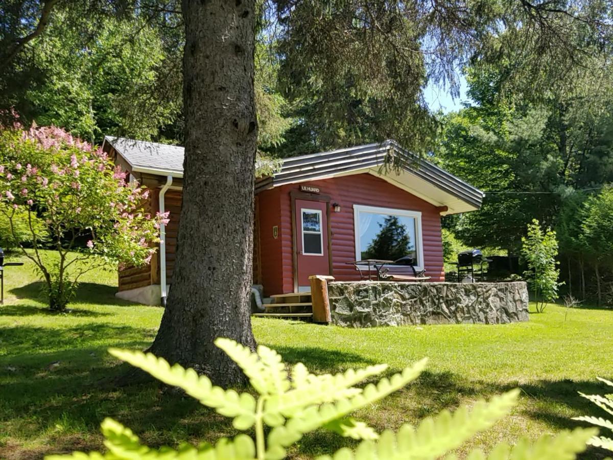 Saint-Michel Kan-A-Mouche Pourvoirie Auberge Et Chalets מראה חיצוני תמונה